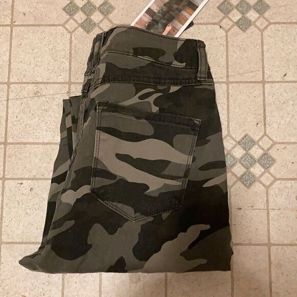 ReWash High Rise Utility Cargo Camouflaged… - Picture 10 of 11